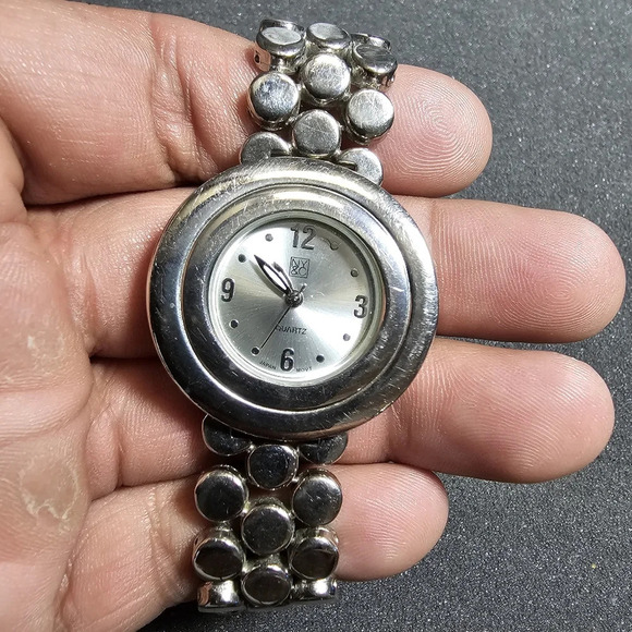NY&C Ladies Quartz Analog Watch Silver Tone Silver Dial Working New Battery show - Picture 1 of 9